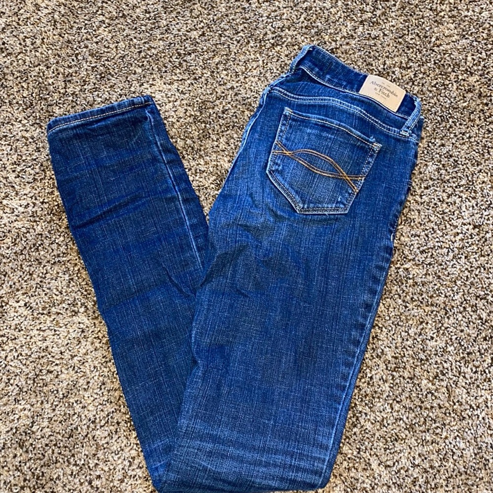 Abercrombie & Fitch Distressed Skinny Jeans